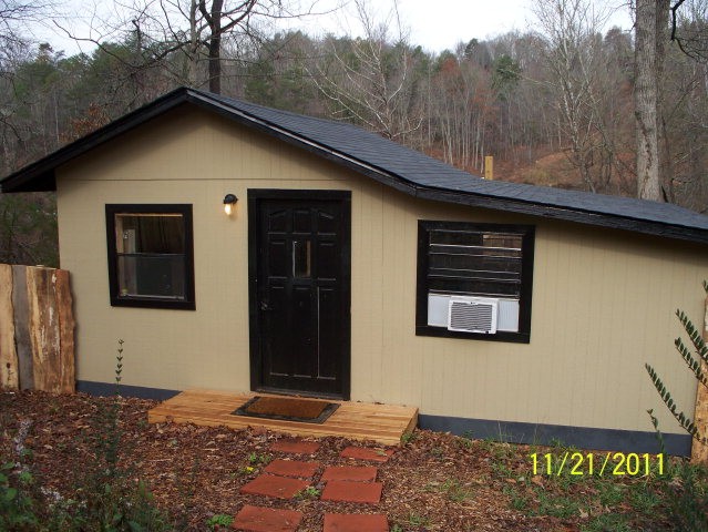 lakefront cabana offers a nice view of lake off back deck!