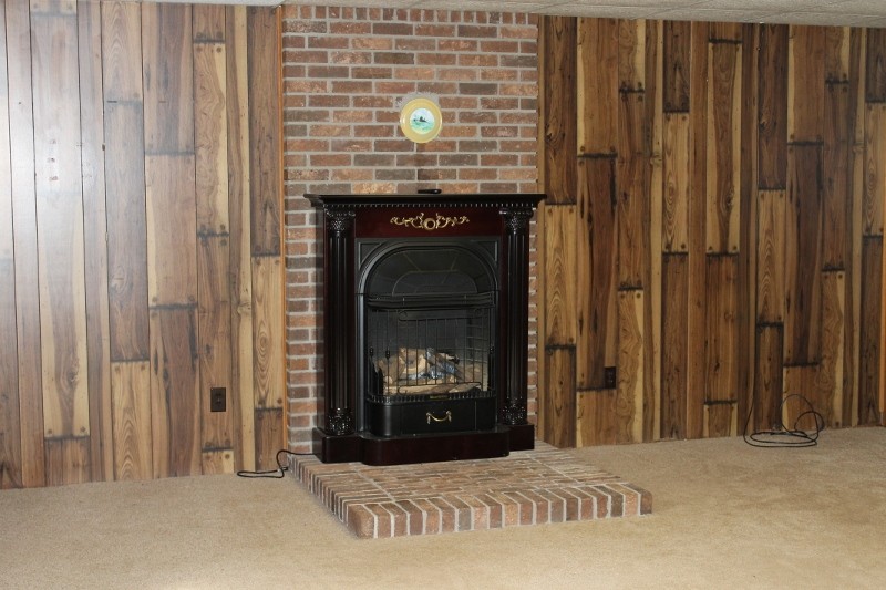 downstairs family room has fireplace with gas logs too!